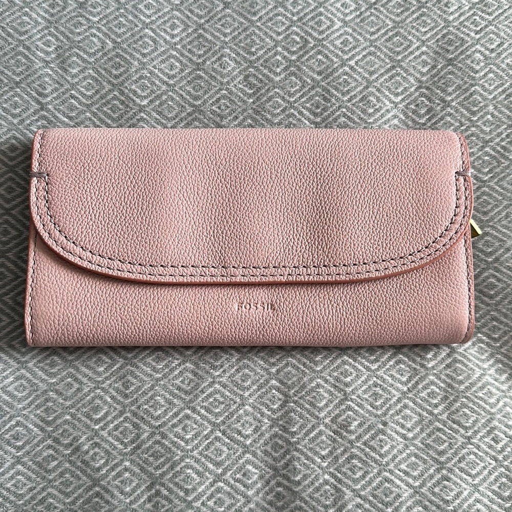 Baby pink Fossil wallet